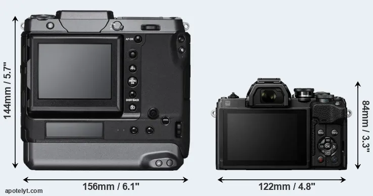 Comparison GFX 100 or E-M10 IV rear
