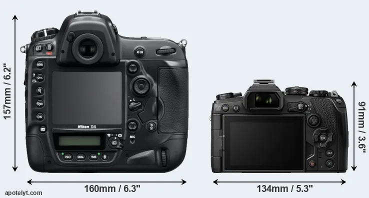 Comparison D4 or E-M1 III rear